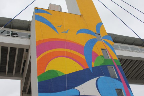 Painel artístico da Passarela da Barra é finalizado em Balneário Camboriú